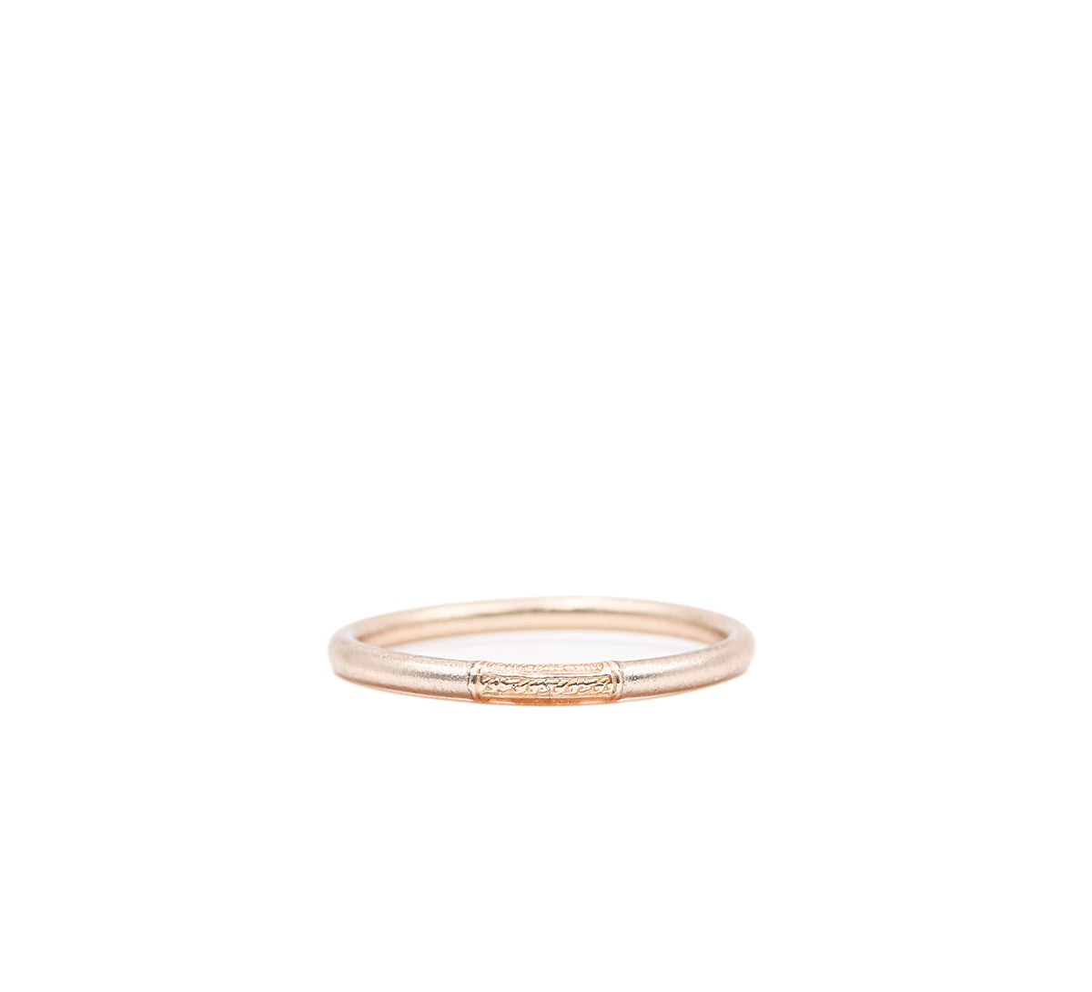 Pulsera Champagne Classic Bangle MANIKĀ en hoja de oro de 22 kilates encapsulada en silicón, bendecida por monjes budistas